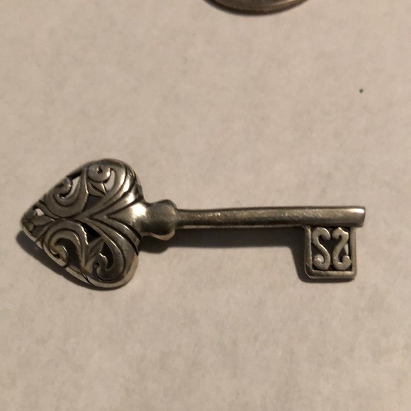 EUC Sterling Silver marked pin, mark looks like ni - Picture 1 of 4